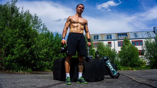 **Trening interwałowy vs. trening cardio dla "weekendowych wojowników": Co wybrać, by spalić kalorie i poprawić kondycję?** - 5 2025